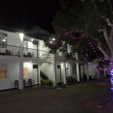 Romana Rest Kataragama Buitenkant foto