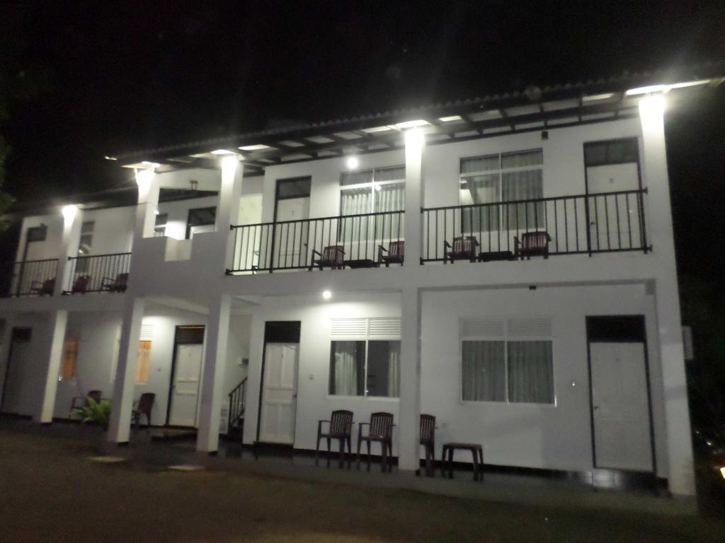 Romana Rest Kataragama Buitenkant foto