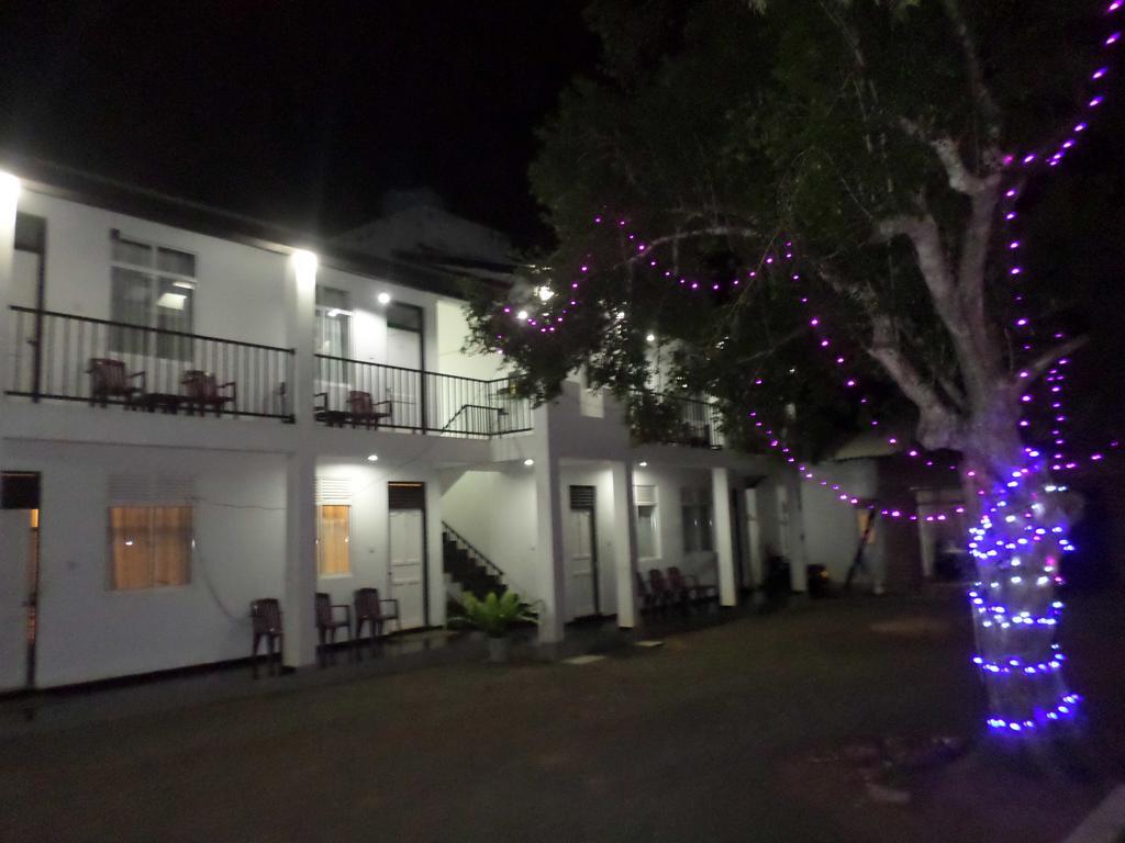 Romana Rest Kataragama Buitenkant foto